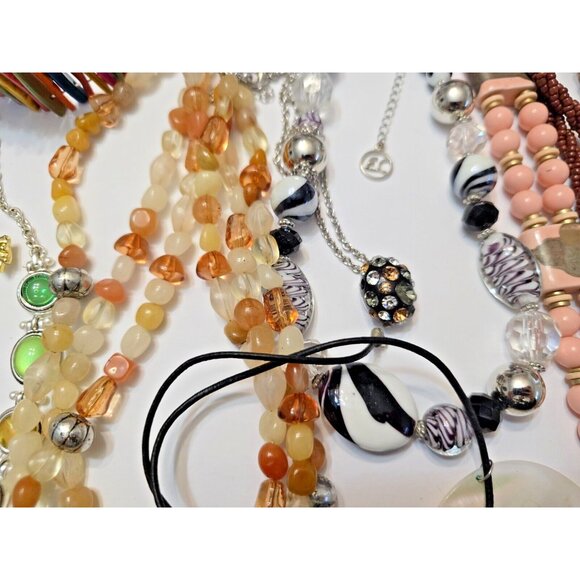 Vintage to Modern Jewelry Lot Brooches Rings Necklaces Bracelets Earrings - Picture 16 of 16